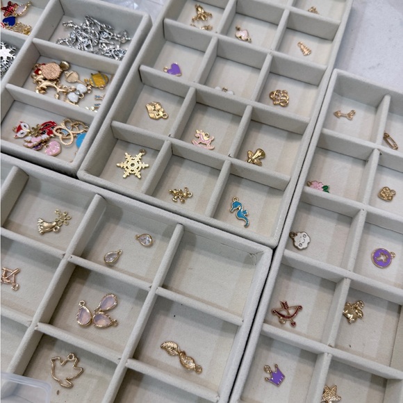 Custom charm bar necklace party lot with 25 necklaces - Picture 6 of 11